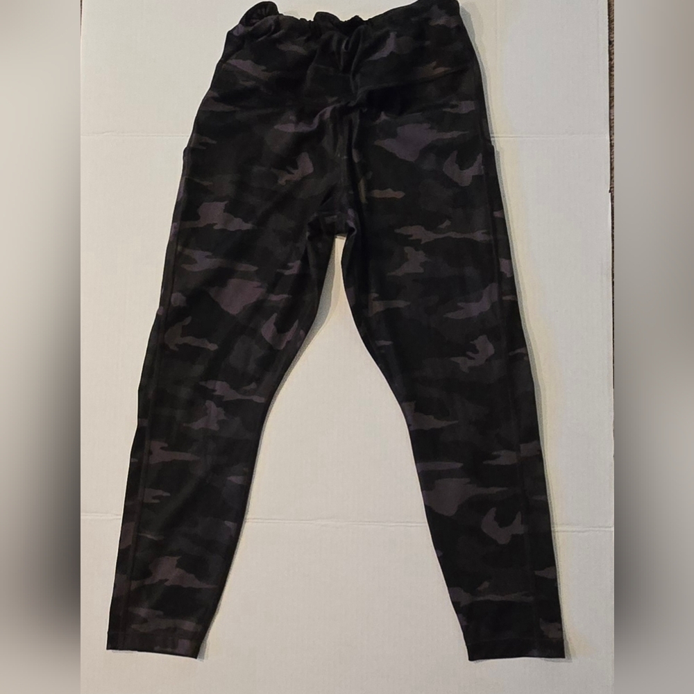 Athleta Ultimate 7/8 Camo Legging